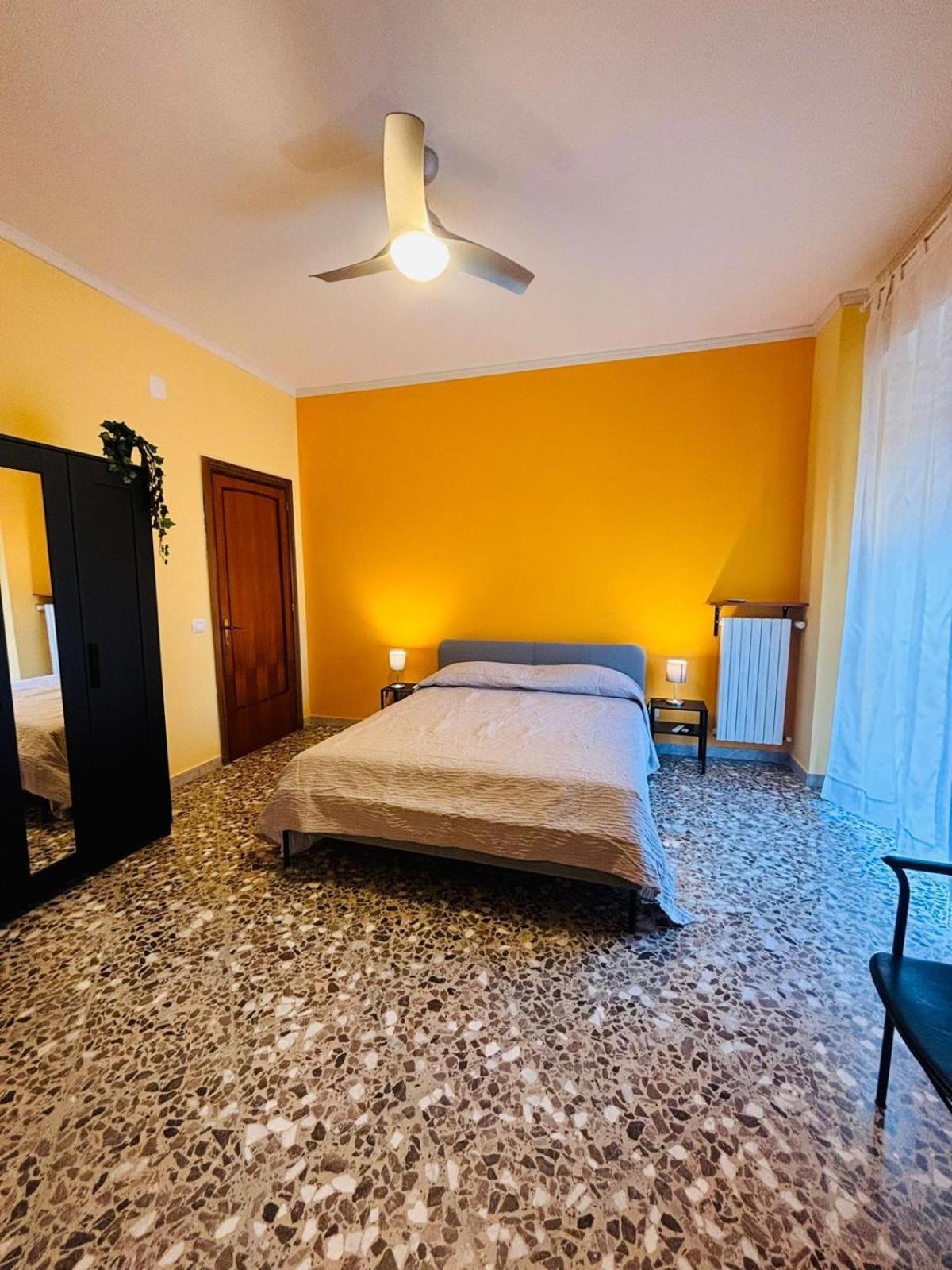 Matthias Central Rooms And Accomodation Bari Exterior foto
