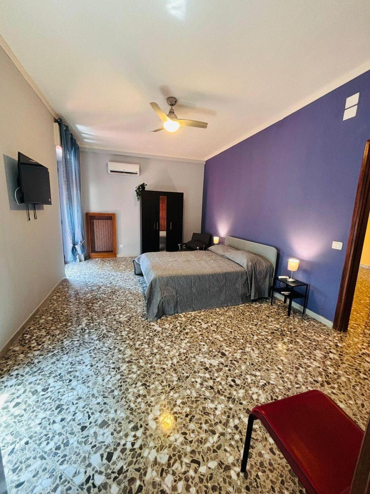 Matthias Central Rooms And Accomodation Bari Exterior foto