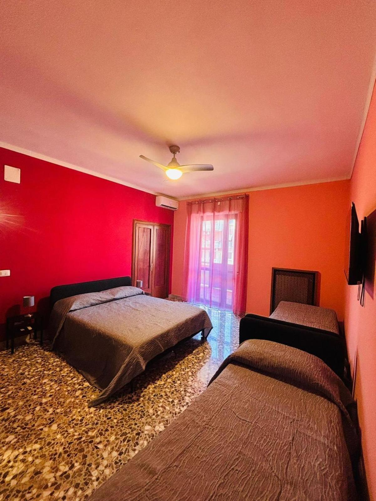 Matthias Central Rooms And Accomodation Bari Exterior foto