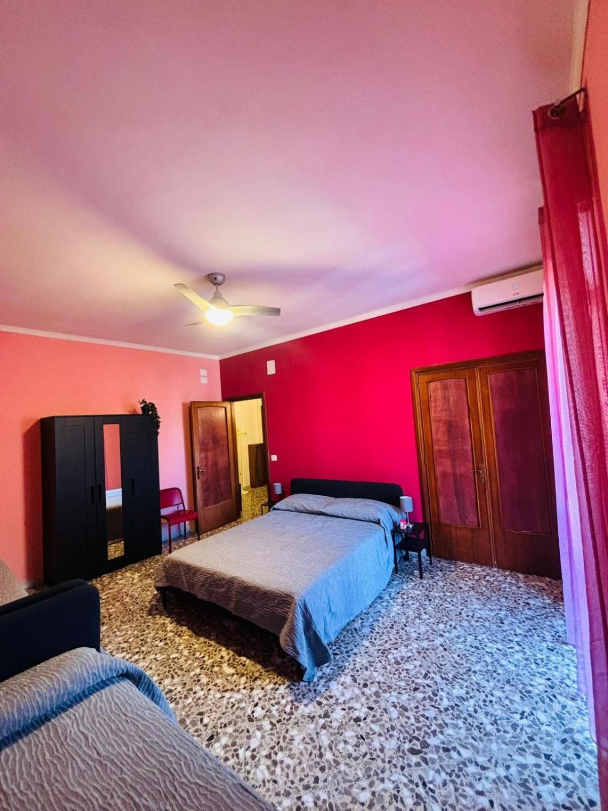 Matthias Central Rooms And Accomodation Bari Exterior foto