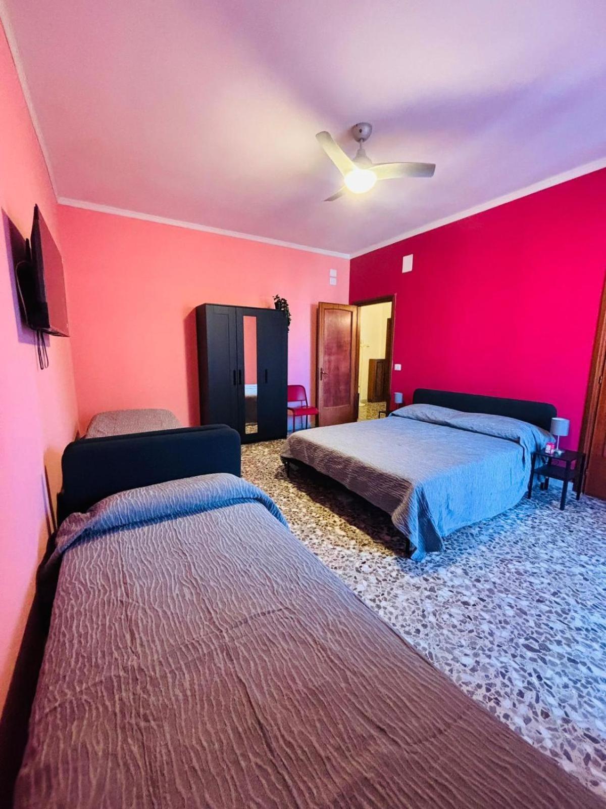 Matthias Central Rooms And Accomodation Bari Exterior foto