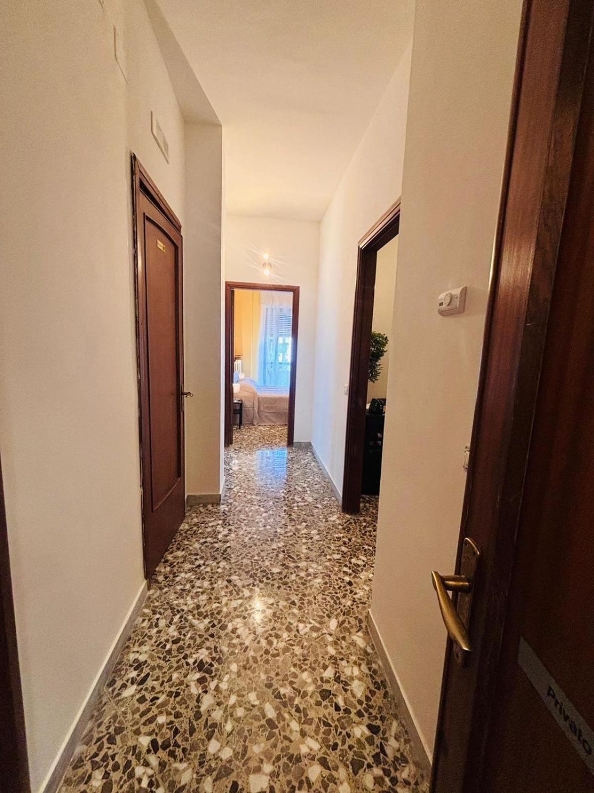 Matthias Central Rooms And Accomodation Bari Exterior foto